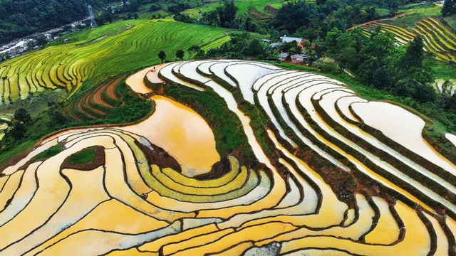 Mường Hum mùa nước đổ: Những nấc thang lên thiên đường dát bạc- Ảnh 3. Mường Hum mùa nước đổ: Những nấc thang lên thiên đường dát bạc- Ảnh 3.