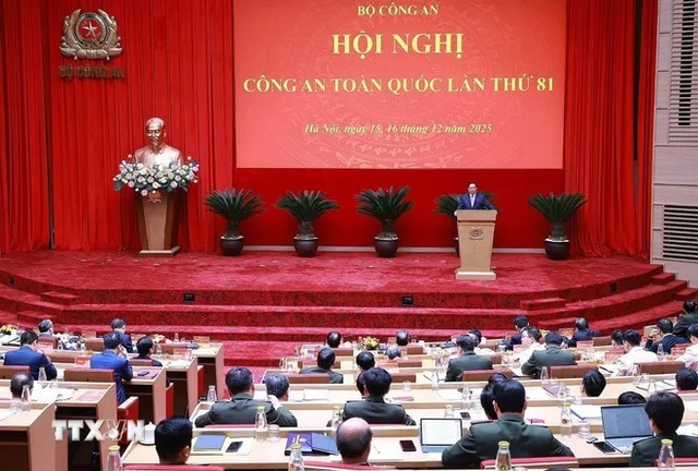 People’s Public Security Force must be firm pillar of support for people: PM - Ảnh 1.