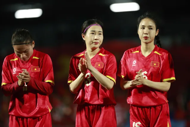 TRỰC TIẾP ĐT Việt Nam 0-0 ĐT Philippines: Trọng tài "đánh cắp" bàn thắng của tuyển nữ Việt Nam - Ảnh 3.