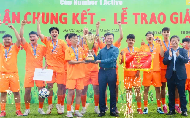 THPT Xuân Mai vô địch bóng đá học sinh Hà Nội 2025
- Ảnh 3.