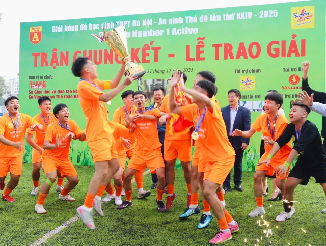 THPT Xuân Mai vô địch bóng đá học sinh Hà Nội 2025
- Ảnh 4.