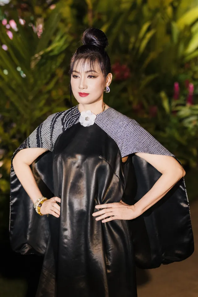 Dàn nghệ sĩ nhiều thế hệ cùng tôn vinh hành trình di sản của Lãnh Mỹ A trên sân khấu thời trang - Ảnh 4.