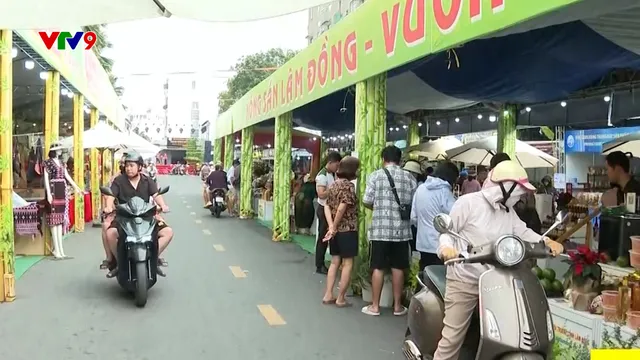 Người tiêu dùng hưởng lợi từ hàng hóa chất lượng tại chợ phiên