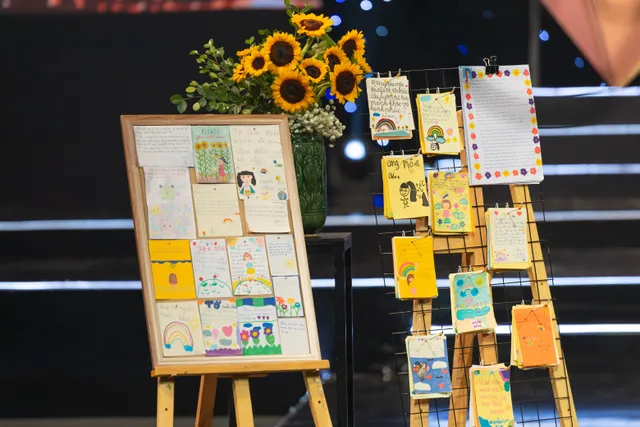 Kind Deeds in December: “Flowers” Blooming After the Storm - Ảnh 8.