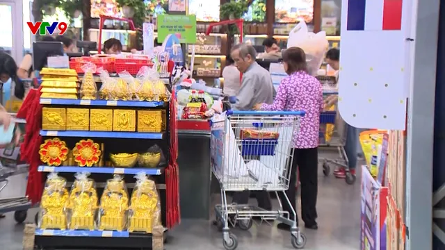 Người tiêu dùng thận trọng mua sắm Tết