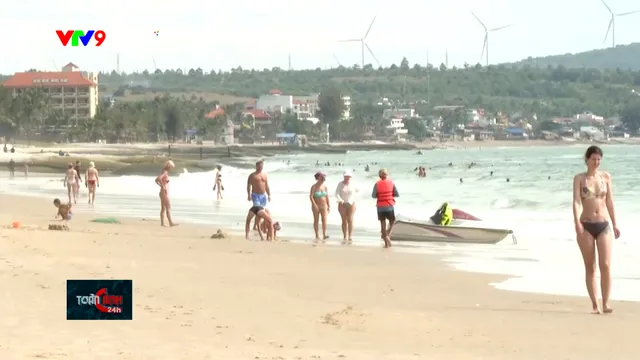 Mũi Né hút khách trú đông