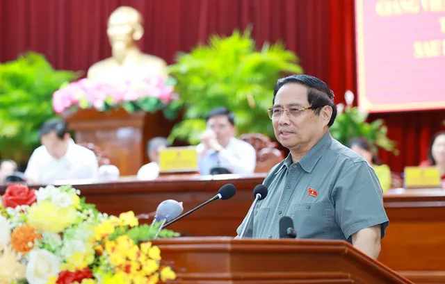 PM meets Can Tho voters, underscores breakthroughs in healthcare, education reforms - Ảnh 1.
