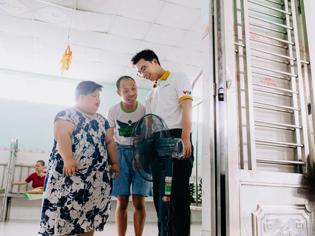 December episode of  Kindness Bus   Brings Warmth to a Home Built on the Word “Love” - Ảnh 9.