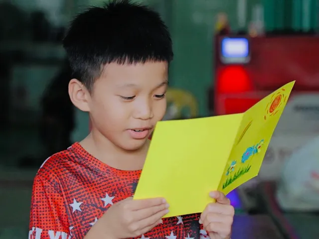 December episode of  Kindness Bus   Brings Warmth to a Home Built on the Word “Love” - Ảnh 16.