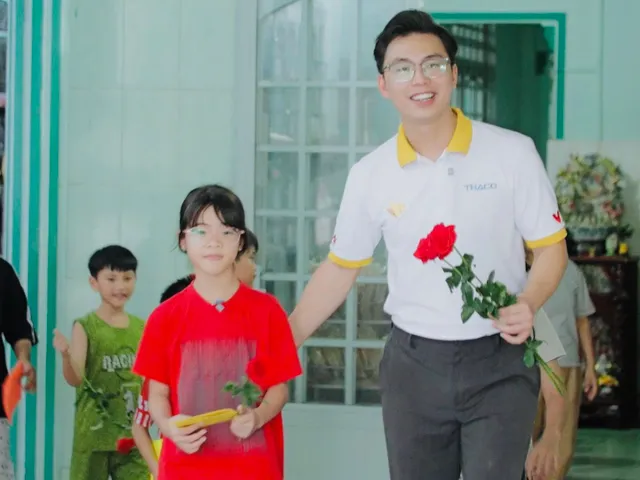 December episode of  Kindness Bus   Brings Warmth to a Home Built on the Word “Love” - Ảnh 14.