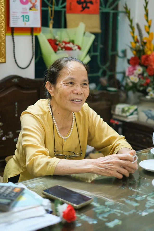Lụa tơ sen - hơi thở mới của làng lụa Phùng Xá - Ảnh 1.