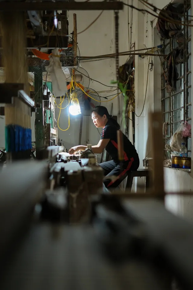 Lụa tơ sen - hơi thở mới của làng lụa Phùng Xá - Ảnh 7.