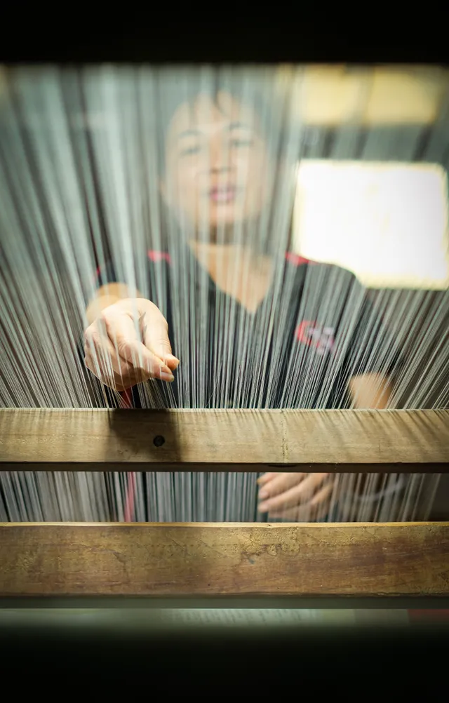 Lụa tơ sen - hơi thở mới của làng lụa Phùng Xá - Ảnh 8.