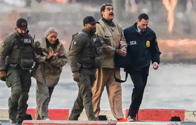 Mỹ áp giải Tổng thống Maduro tới tòa án tại New York - Ảnh 2.