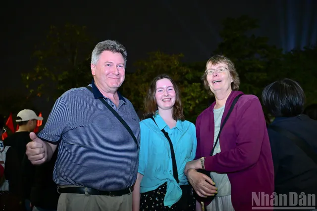 In Pictures: Festive atmosphere welcomes New Year 2026 - Ảnh 7.