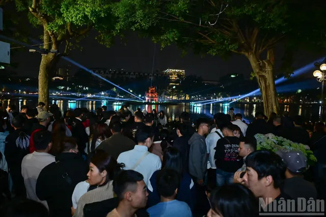 In Pictures: Festive atmosphere welcomes New Year 2026 - Ảnh 8.