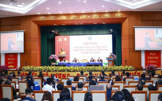 Finance sector must take lead in renewing mindset, institutions: PM - Ảnh 1.
