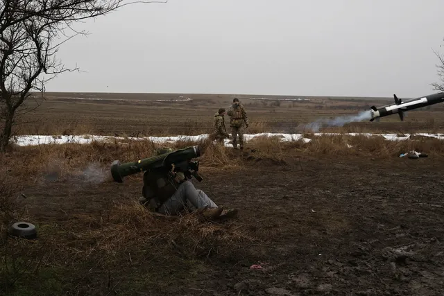 Ukraine tấn công UAV gây cháy tại kho chứa dầu ở Belgorod (Nga) - Ảnh 1.