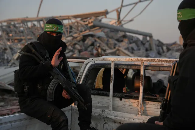Israel không kích Gaza, lệnh ngừng bắn đối mặt nguy cơ đổ vỡ - Ảnh 1.