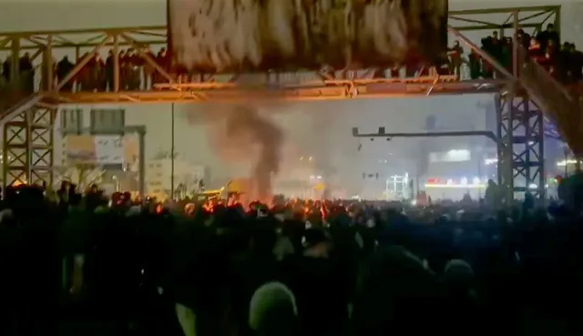 Biểu tình tại Iran leo thang đẫm máu, Tổng thống Trump cân nhắc hành động quân sự- Ảnh 3. Biểu tình tại Iran leo thang đẫm máu, Tổng thống Trump cân nhắc hành động quân sự- Ảnh 3.