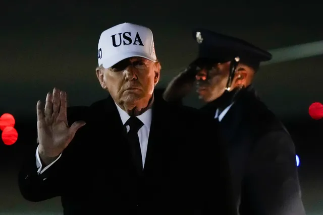 Biểu tình tại Iran leo thang đẫm máu, Tổng thống Trump cân nhắc hành động quân sự- Ảnh 4. Biểu tình tại Iran leo thang đẫm máu, Tổng thống Trump cân nhắc hành động quân sự- Ảnh 4.