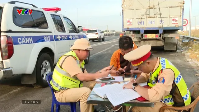 Tăng cường an toàn dịp cuối năm trên cao tốc ra miền Trung