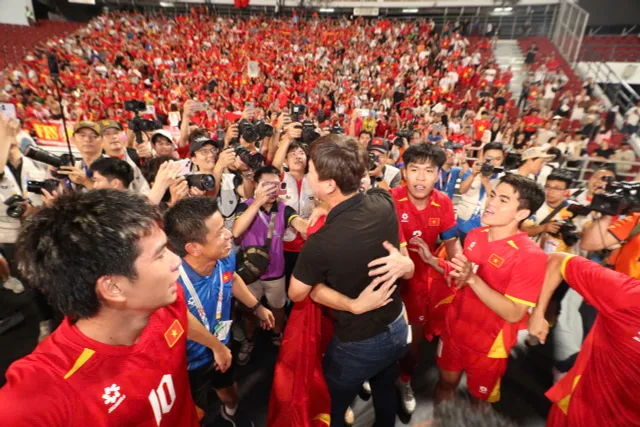 14 trận toàn thắng và những dấu ấn khó quên của HLV Kim Sang Sik- Ảnh 2. 14 trận toàn thắng và những dấu ấn khó quên của HLV Kim Sang Sik- Ảnh 2.