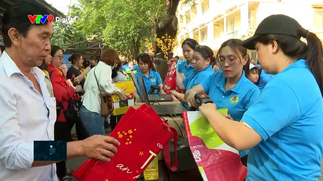 TP. Hồ Chí Minh: Nhiều điểm phúc lợi dành cho công nhân mua sắm Tết