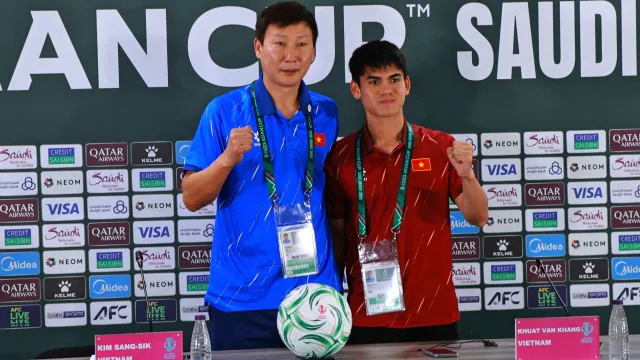HLV Kim Sang Sik tự tin đối đầu U23 UAE- Ảnh 1.