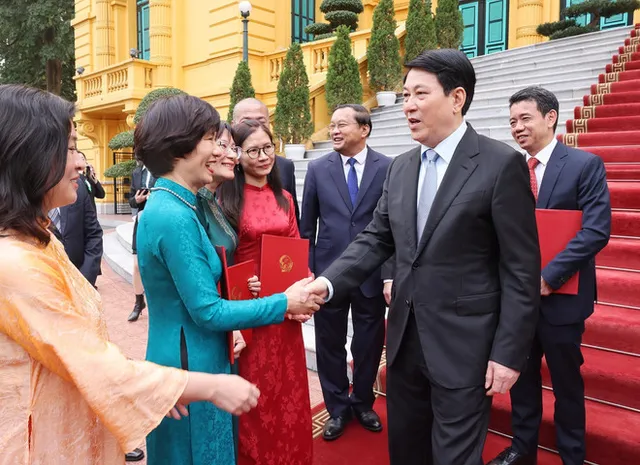 State President appoints new ambassadors abroad - Ảnh 1.