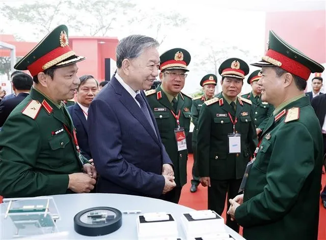 Vietnam launches first semiconductor chip manufacturing plant - Ảnh 1.