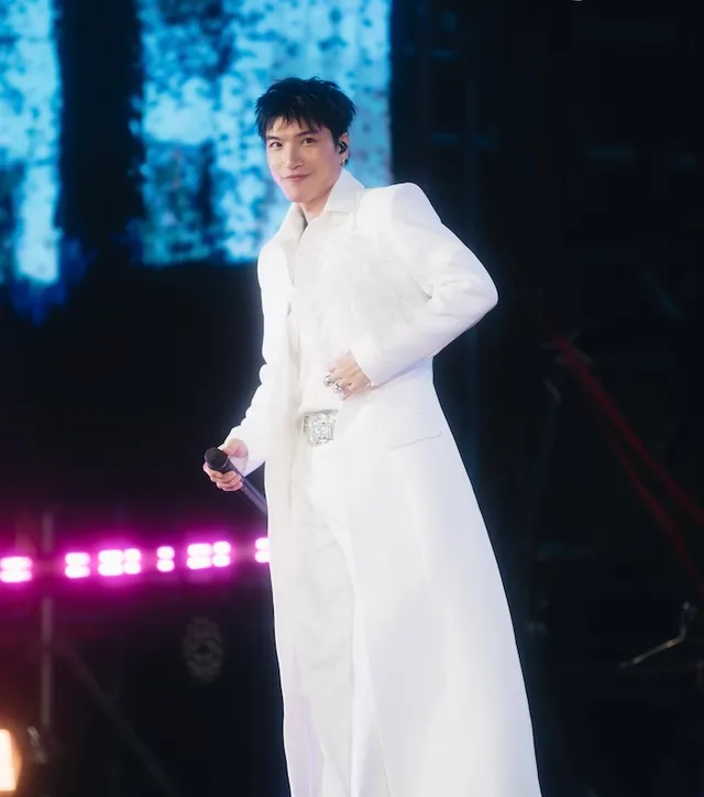 Rhyder chưa Tết đã đem cả bánh chưng tặng fan, HIEUTHUHAI tiết lộ hoàn thành album thứ 2- Ảnh 5. Rhyder chưa Tết đã đem cả bánh chưng tặng fan, HIEUTHUHAI tiết lộ hoàn thành album thứ 2- Ảnh 5.