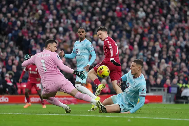 Mất điểm tại Anfield, Liverpool vẫn vượt mặt MU trên bảng xếp hạng Ngoại hạng Anh- Ảnh 1. Mất điểm tại Anfield, Liverpool vẫn vượt mặt MU trên bảng xếp hạng Ngoại hạng Anh- Ảnh 1.