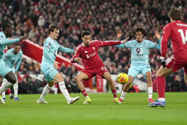 Mất điểm tại Anfield, Liverpool vẫn vượt mặt MU trên bảng xếp hạng Ngoại hạng Anh- Ảnh 3. Mất điểm tại Anfield, Liverpool vẫn vượt mặt MU trên bảng xếp hạng Ngoại hạng Anh- Ảnh 3.