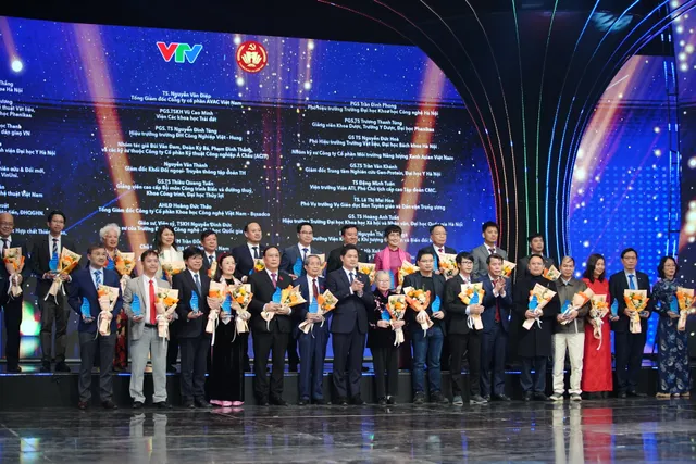 Light of Knowledge Gala 2025: Honoring the Intellectual Community, Proud of the Name Vietnam - Ảnh 13.