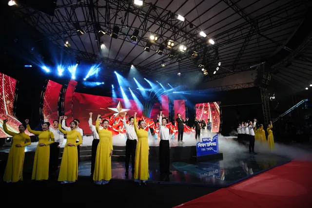 Light of Knowledge Gala 2025: Honoring the Intellectual Community, Proud of the Name Vietnam - Ảnh 14.