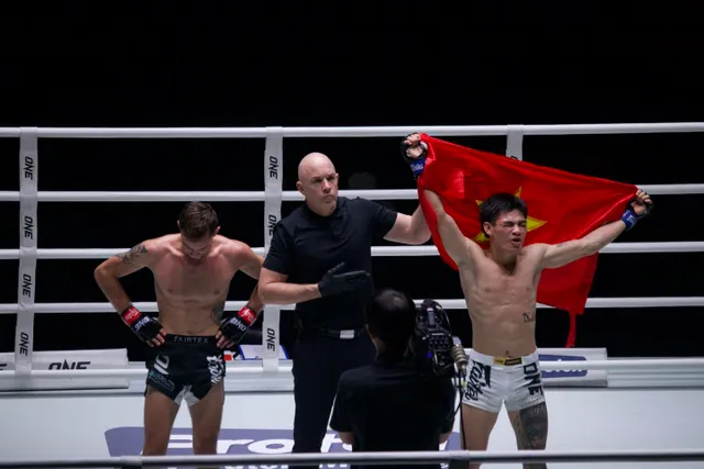 Nguyễn Thành Thoan chào sàn ONE Friday Fight bằng chiến thắng ấn tượng- Ảnh 2.