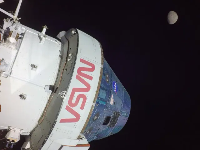NASA chuẩn bị đưa con người trở lại Mặt Trăng bằng tàu vũ trụ vấp phải tranh cãi về an toàn- Ảnh 3. NASA chuẩn bị đưa con người trở lại Mặt Trăng bằng tàu vũ trụ vấp phải tranh cãi về an toàn- Ảnh 3.