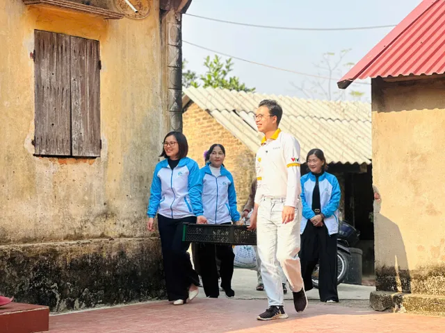 Kindness Bus in January: When Little Chicks Nurture the Dream of Going to School for Disadvantaged Students - Ảnh 4.