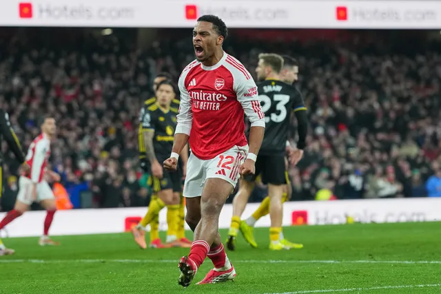 Thắng kịch tính Arsenal, Man Utd ngạo nghễ vào top 4 Ngoại hạng Anh
- Ảnh 2. Thắng kịch tính Arsenal, Man Utd ngạo nghễ vào top 4 Ngoại hạng Anh
- Ảnh 2.