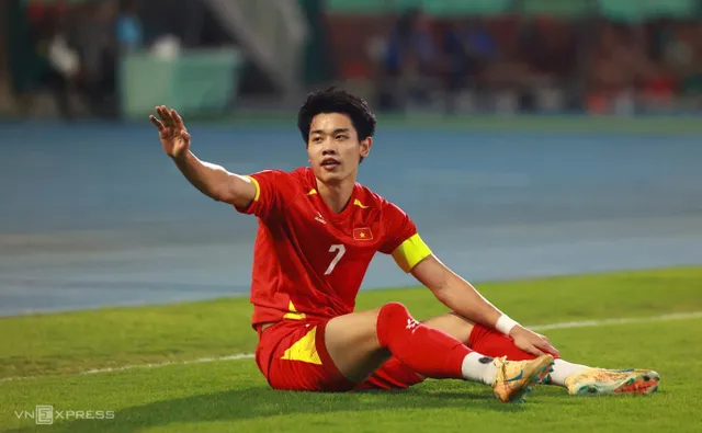 HLV Kim Sang-sik xác nhận Đình Bắc vắng mặt trận ĐT Việt Nam gặp Malaysia- Ảnh 1. HLV Kim Sang-sik xác nhận Đình Bắc vắng mặt trận ĐT Việt Nam gặp Malaysia- Ảnh 1.