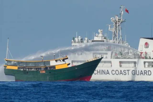 ASEAN chịu sức ép chấm dứt xung đột tại Myanmar, hoàn tất thỏa thuận Biển Đông- Ảnh 1.