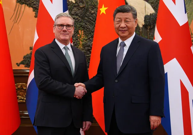 Chủ tịch Trung Quốc Tập Cận Bình và Thủ tướng Anh Keir Starmer hội đàm tại Bắc Kinh - Ảnh 1.