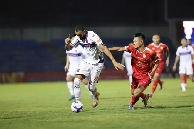 Liên tục phung phí cơ hội, Hồng Lĩnh Hà Tĩnh bị Becamex TP.HCM cầm hòa trên sân nhà- Ảnh 3. Liên tục phung phí cơ hội, Hồng Lĩnh Hà Tĩnh bị Becamex TP.HCM cầm hòa trên sân nhà- Ảnh 3.