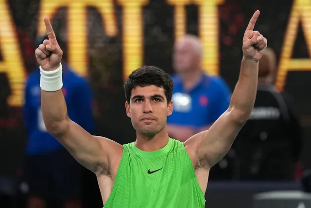 Djokovic vượt qua Sinner sau 5 set kịch tính, vào chung kết Australian Open 2026- Ảnh 4. Djokovic vượt qua Sinner sau 5 set kịch tính, vào chung kết Australian Open 2026- Ảnh 4.