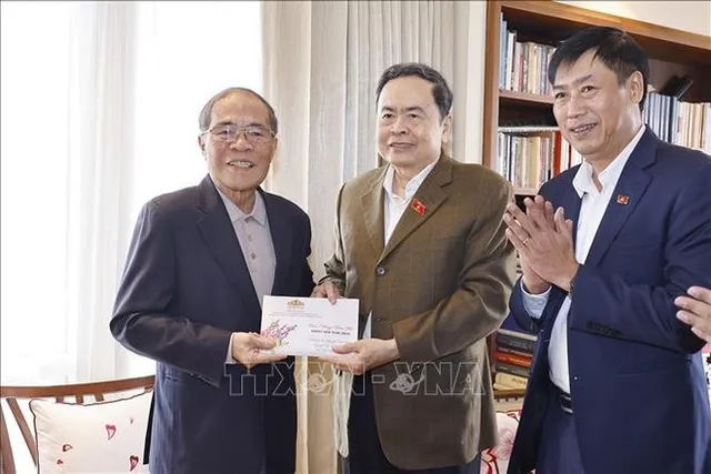 NA Chairman pays tribute to late Party, State leaders - Ảnh 2.