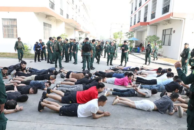 Campuchia triệt phá trung tâm lừa đảo lớn, bắt giữ hơn 2.000 người nước ngoài- Ảnh 4. Campuchia triệt phá trung tâm lừa đảo lớn, bắt giữ hơn 2.000 người nước ngoài- Ảnh 4.