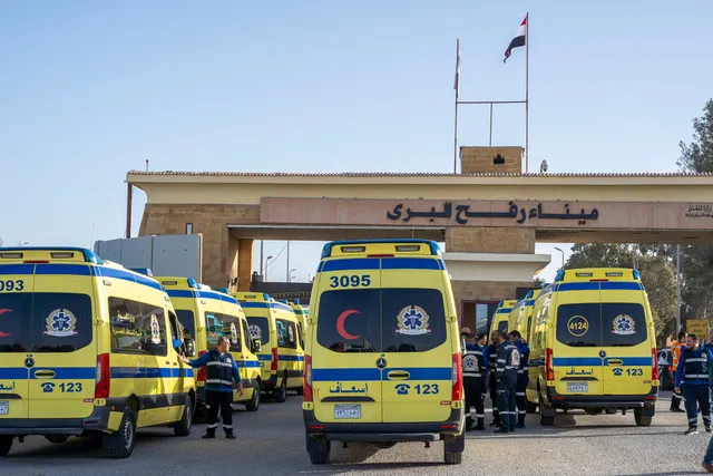 Cửa khẩu Rafah ở Gaza mở cửa một phần sau gần 2 năm đóng cửa - Ảnh 1. Cửa khẩu Rafah ở Gaza mở cửa một phần sau gần 2 năm đóng cửa - Ảnh 1.