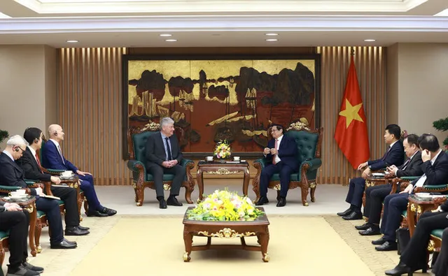 PM urges world’s leading semiconductor group to set up R&D centre in Vietnam - Ảnh 1.