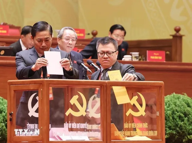 14th Party Central Committee convenes first meeting - Ảnh 1.